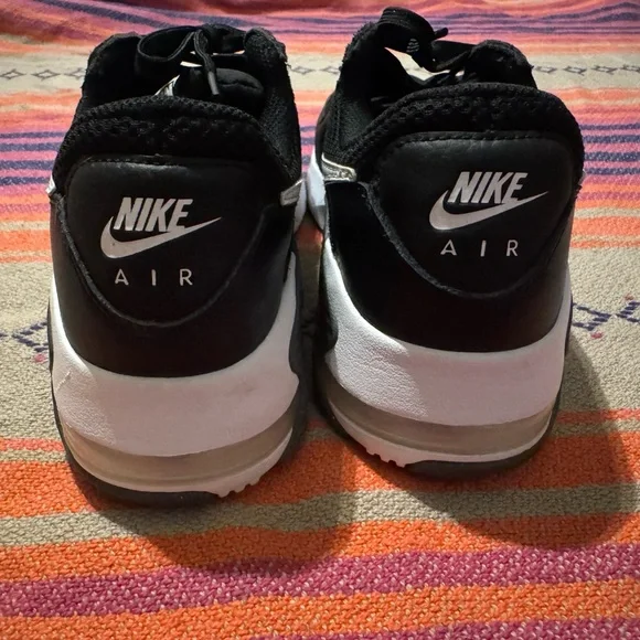 ❕EUC❕ Nike Air Max Gym Shoes - Picture 4 of 6